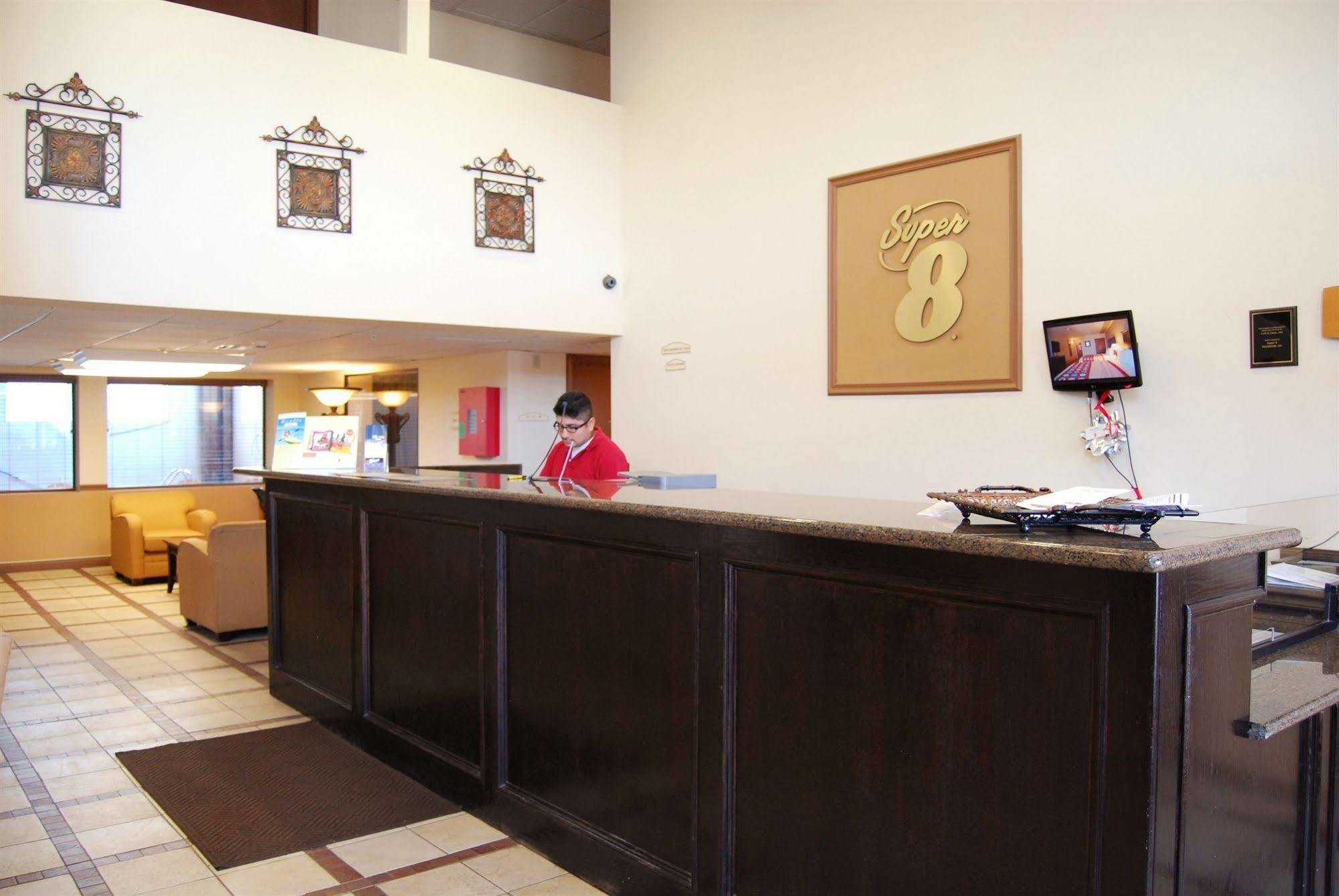 Super 8 by Wyndham Oklahoma City Bagian luar foto