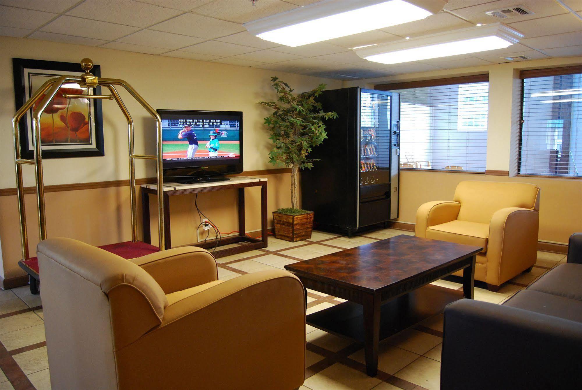 Super 8 by Wyndham Oklahoma City Bagian luar foto