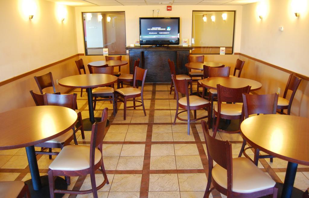 Super 8 by Wyndham Oklahoma City Bagian luar foto