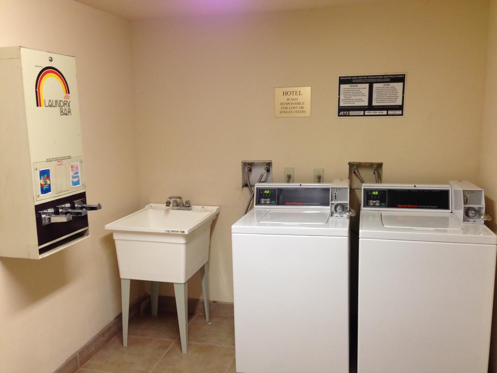 Super 8 by Wyndham Oklahoma City Bagian luar foto